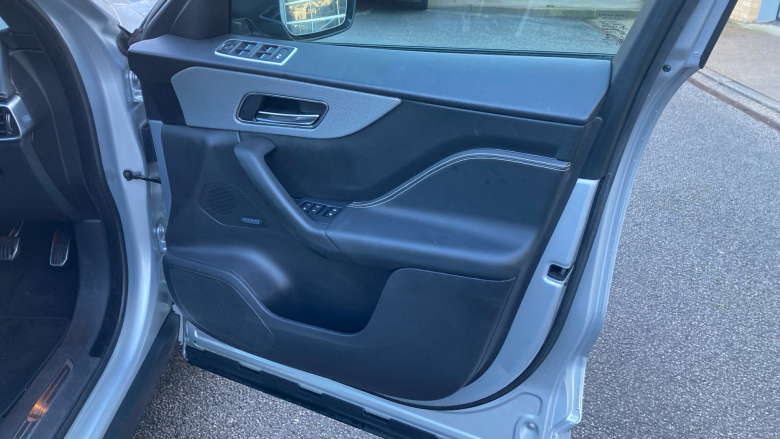 Jaguar F-Pace 3.0d V6 S 5dr Auto AWD Diesel Estate